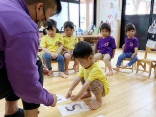 英語教育の開始が小学５年生から小学３年生へ